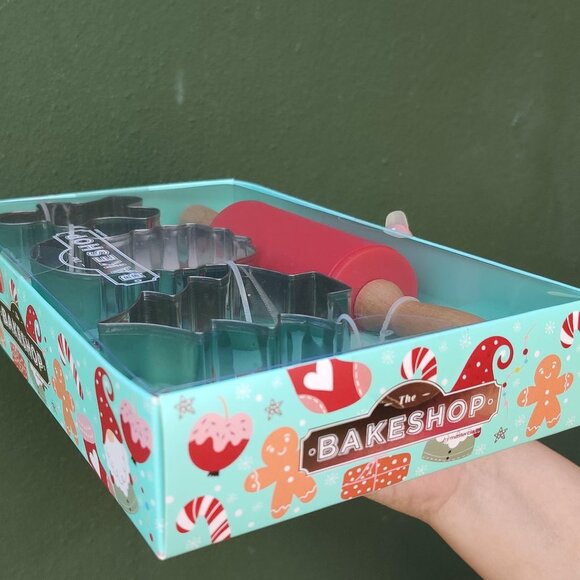 NEW!!! The Bakeshop Christmas Cookie Set - Picture 4 of 7